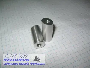 Gedrehte Abstandshalter für den hinteren Alu-Kotflügel der BMW R100RS