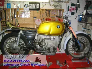 BMW R100RS mit provisorisch fixierten Alu-Kotflügeln