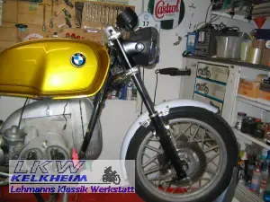 Grigat-Gabelbrücke mit Scheinwerfer und Tacho an der BMW R100RS