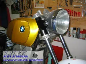 Grigat-Gabelbrücke mit Scheinwerfer an der BMW R100RS