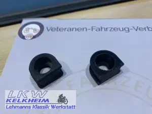 Vergleich der originalen und der 3D-gedruckten vorderen Kabeltülle für den BMW R100RS Motor
