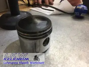 BMW R50/2 Kolben mit Laufspuren aufgrund von Ölmangel