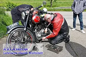 Reparatur der Fußraste an der Ariel KH 500