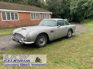 Aston Martin DB5 in Brooklands Aston Martin DB5 in Brooklands