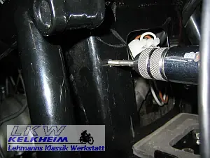 BMW R50/2 Befestigungsbohrung mit Gewinde für die Wandler-Schaltbox