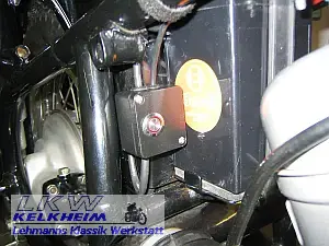 BMW R50/2 Die montierte Wandler-Schaltbox neben der Batterie