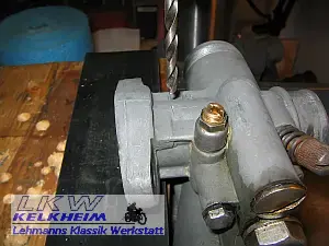 BMW R50/2 Markierte Bohrung für Unterdruckanschluss