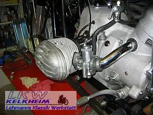 BMW R50/2 mit überholtem linken Vergaser