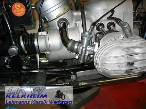 BMW R50/2 mit überholtem rechten Vergaser