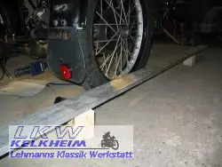 Hilfsmitte um die Seitenwagen-Geometrie einzustellen