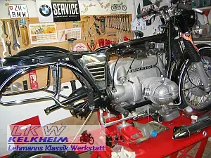 BMW R75/5 mit demontiertem Antrieb