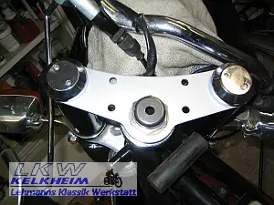 Neu lackierte obere Gabelbrücke der R75/5
