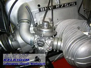 BMW R75/5 mit silbernem Ansaugtrichter