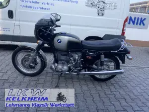 Die BMW R90S wird an den neuen Besitzer ausgeliefert