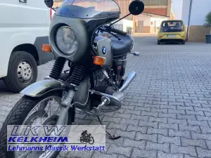 Die BMW R90S wird an den neuen Besitzer ausgeliefert
