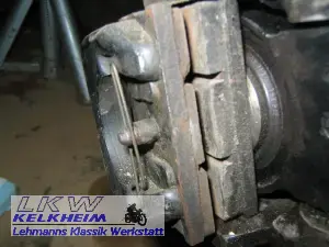 BMW R90S Bremsbelag mit Sicherungsclip