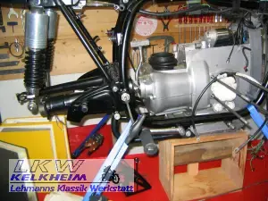 BMW R90S Getriebe und Schwinge sind montiert