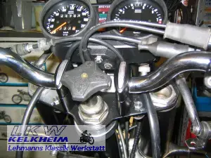 BMW R90S Montierte Instrumenteneinheit und Bowdenzüge