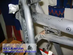 BMW R90S Lackiervorbereitung im Bereich des Lenkkopfs