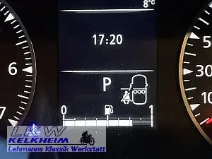 Zusätzlicher Menüeintrag zum Stellen der Uhrzeit im Dacia Duster