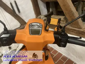 Handyhalter an der Lambretta V125