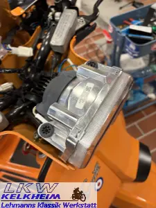 Lambretta V125 Scheinwerferabdeckung abgenommen Lambretta V125 Scheinwerferabdeckung abgenommen