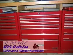 Werkbank mit Schubladenschränken