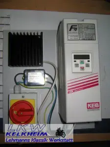 Aufbau des Frequenzumrichters mit Filter, Schalter und Bremswiderstand für die Drehmaschine